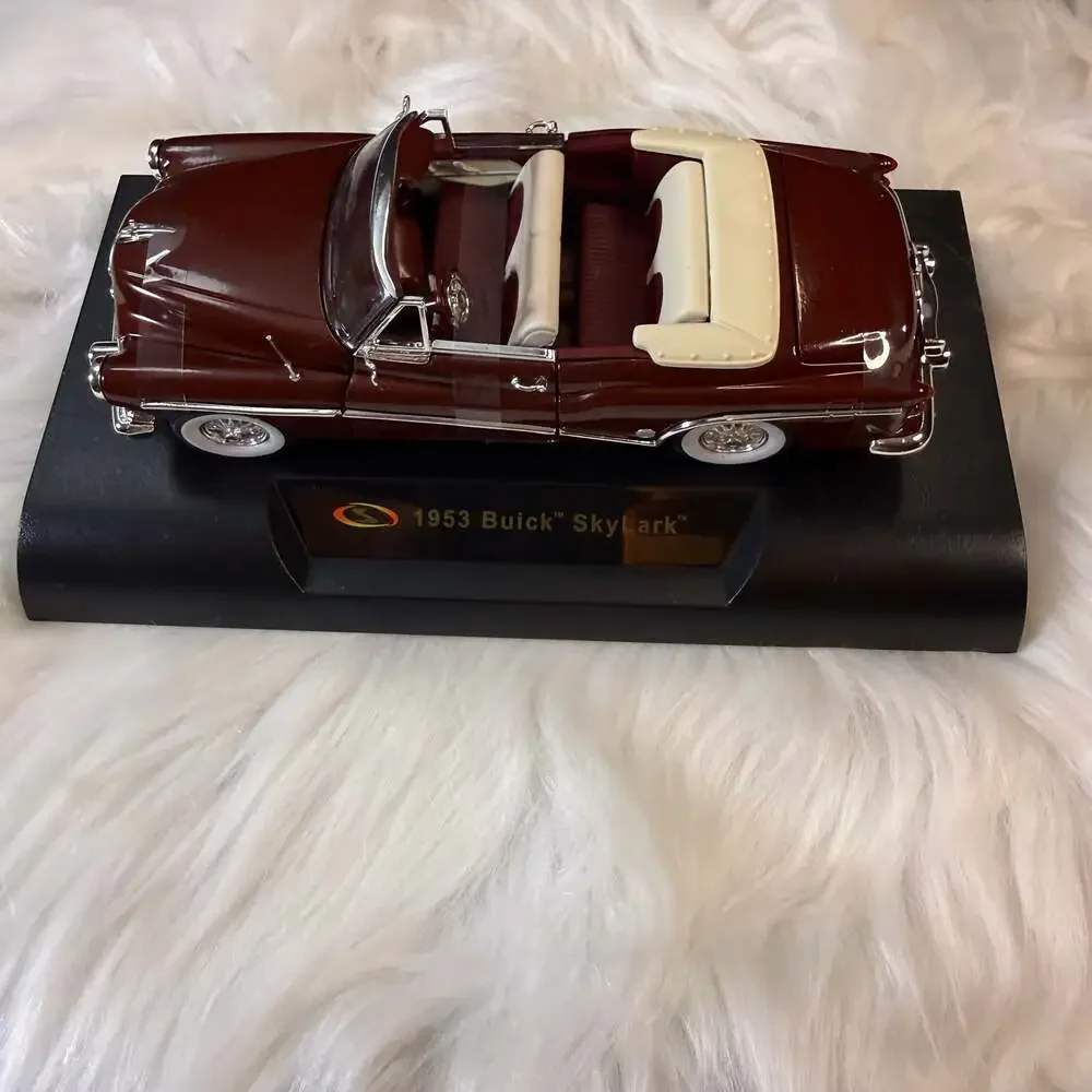 Signature Models 1:32 Scale 1953 Buick Skylark Convertible Diecast Model Car